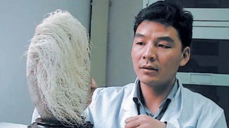 是妖怪嗎？老人撿到「白髮石頭」拿回家還在長　專家鑒定後「臉色大變」：立刻封鎖村莊