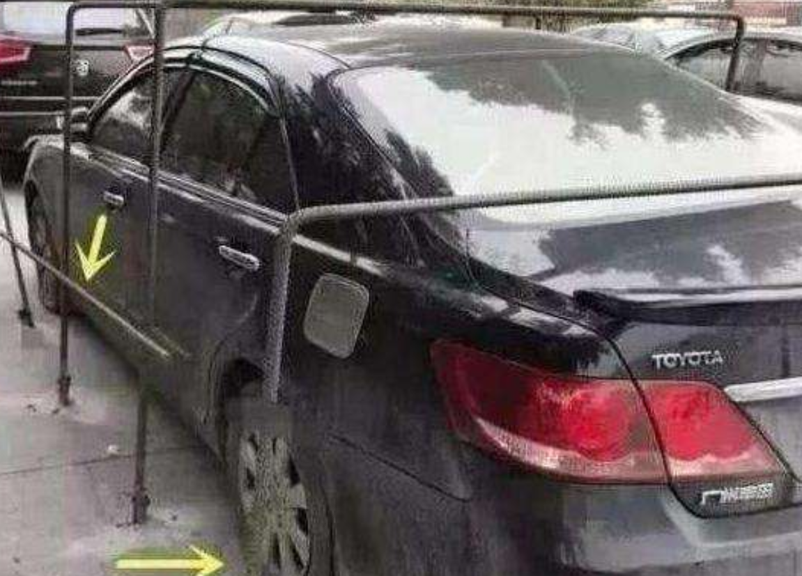 私人車位被佔！地主打20個電話「車主拒不挪車」喊話：有本事砸車　他怒建「鳥籠」：那就別出來了