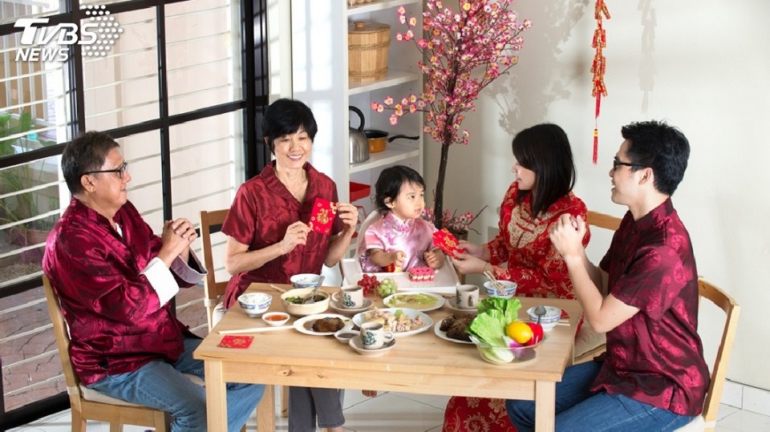 小姑四口回娘家！菜還沒完全上桌「全家挑精華部位吃」　收4千元紅包「只給姪女200元」四舉動惹怒她
