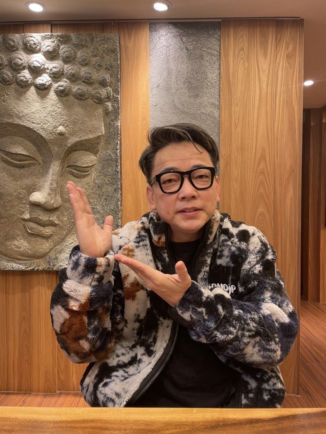 61歲詹惟中想給驚喜竟「開門捉姦在床」：她跟別人洗澡　總遇壞事「媽媽也遭殃」