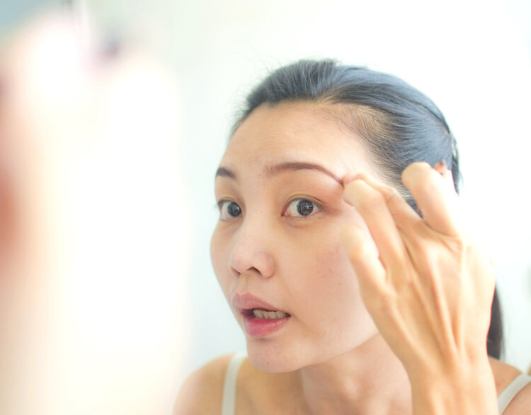 中老年男人「眉毛變長」意味著什麼?醫生提醒:眉毛變化或是疾病信號 「3大原因」要心中有數