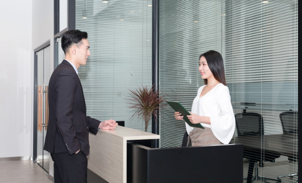 剛訂完婚不久！未婚妻提出一起回家過年　假期沒結束他卻「果斷取消婚禮」：幸好還沒結