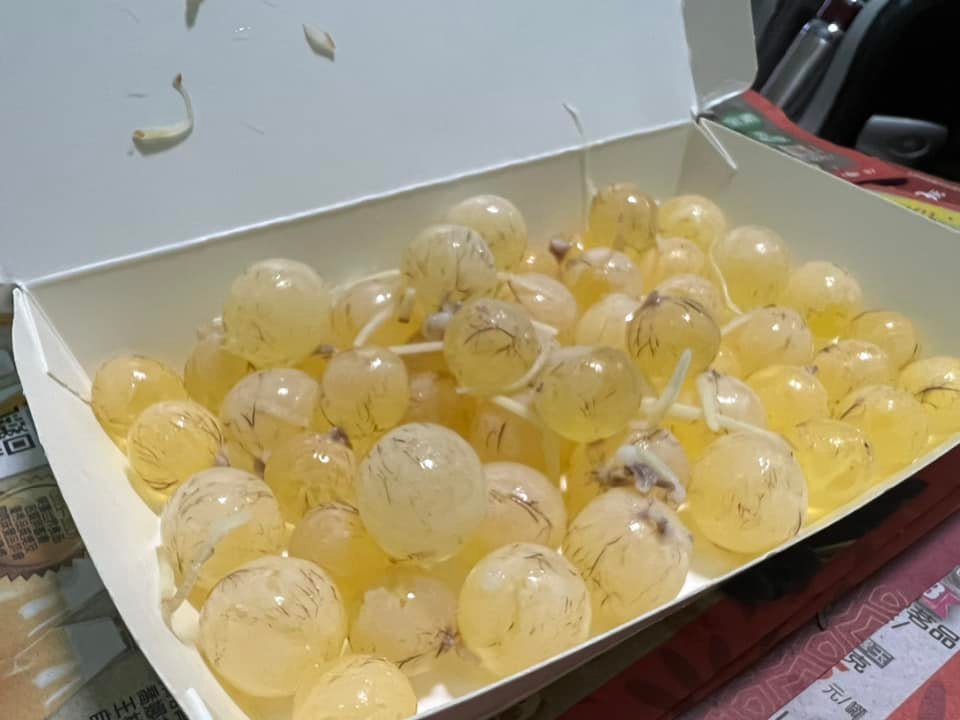 南部人記憶中的味道！她興奮買「整盒玻璃珠」：一堆人竟沒吃過　老饕驚呼「吃完乒乓叫」味道絕了