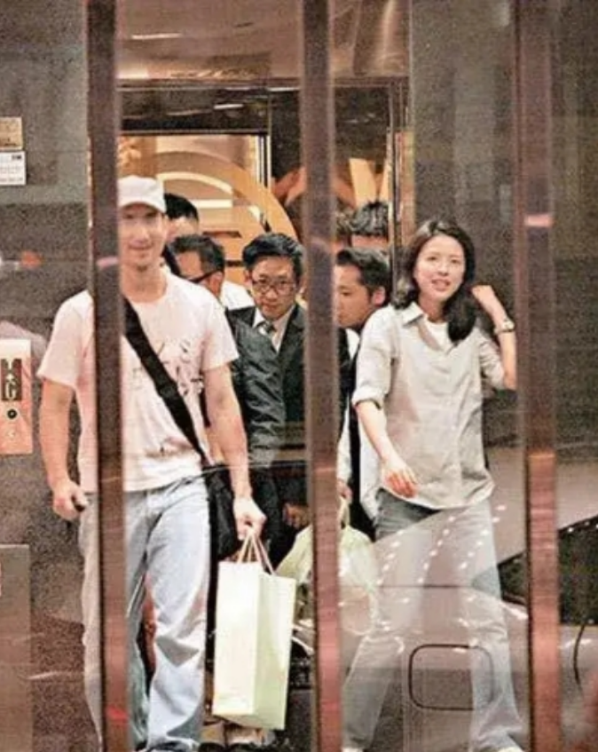 31歲嫁張學友！「40歲生二胎」拒讓婆婆抱孩子　「3年換21個菲佣」卻被張學友獨寵35年