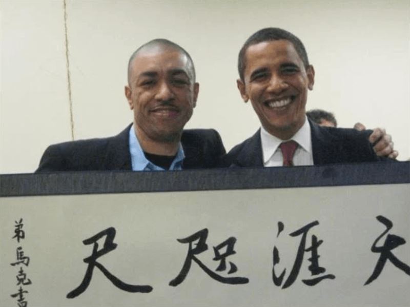 交往黑人7年！獨生女「不顧家人反對」堅決要嫁　婚後才知「老公哥哥是總統」：怎麼藏得住