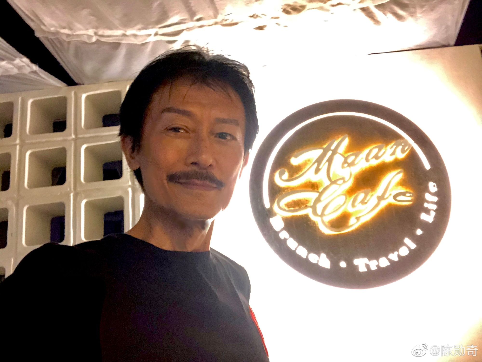 曾和成龍並駕齊驅！73歲男星「愛女跳樓身亡」2年後患罕癌　暴瘦15公斤「出門無人認出」近況曝光