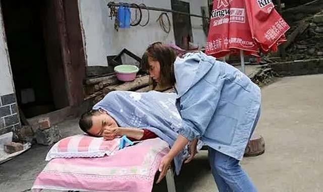 比血緣還親！大伯遇難終生臥床「弟媳留守照顧12年」　全家感動「沒有她活不成」善行傳為佳話