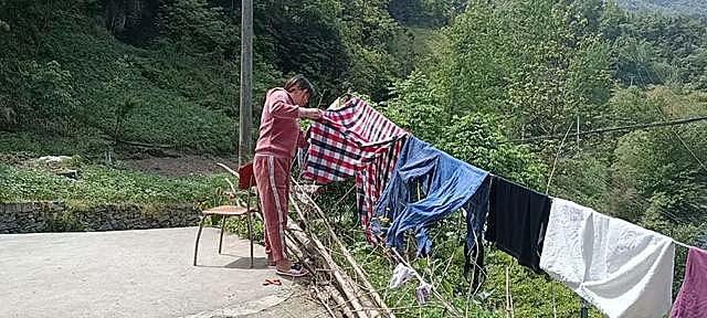 比血緣還親！大伯遇難終生臥床「弟媳留守照顧12年」　全家感動「沒有她活不成」善行傳為佳話