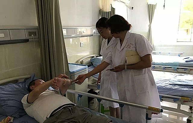 比血緣還親！大伯遇難終生臥床「弟媳留守照顧12年」　全家感動「沒有她活不成」善行傳為佳話