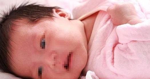 孩子哪來的？兒子倒下5年「兒媳連生3胎」被質疑偷吃　婆婆得知「戳心真相」直誇：好手段