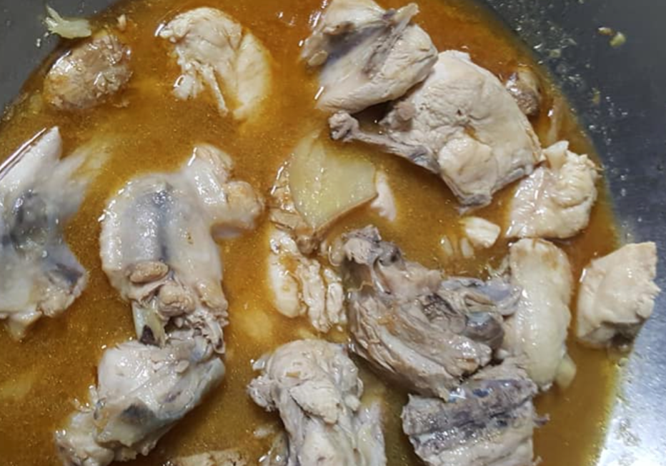 麻油雞別再配麵線！他分享「暖身最佳吃法」全網驚呼：比肉還香　老饕加料升級「長輩卻直搖頭」