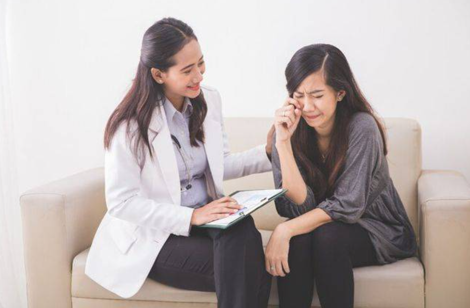 不論男女都要留心！40歲主婦患「肝癌晚期」：上廁所時出現「4種異樣」可能肝臟已經受損了