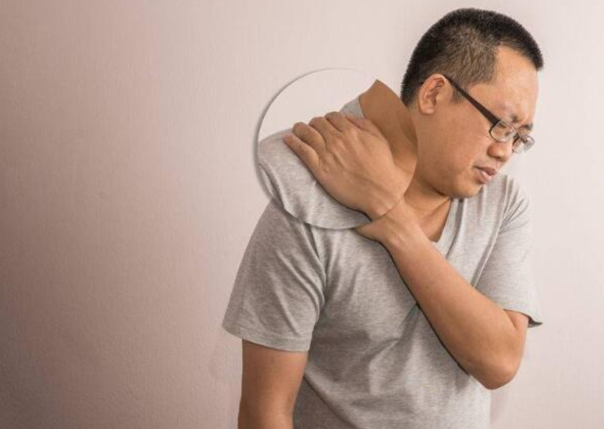 不論男女都要留心！40歲主婦患「肝癌晚期」：上廁所時出現「4種異樣」可能肝臟已經受損了