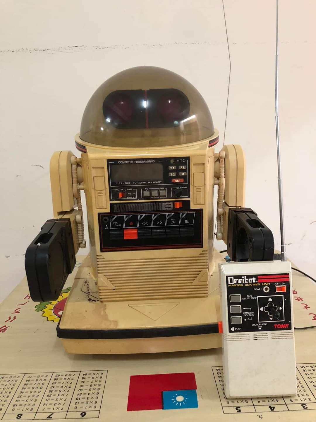 整理倉庫挖出寶！他曬爸爸珍藏30年「多功能機器人」　一機多用「不只能放卡帶」根本傳家之寶