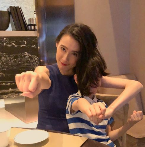 21歲就當媽！女星為李嘉誠二代「連生3子無名分」　知情人士卻讚「她才是最後贏家」