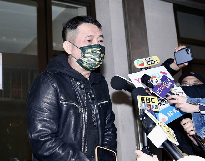 龍鳳胎滿月了身邊卻沒支柱！明金成遺孀「強忍慟自我喊話」逼哭全網　屈中恆曝「告別式唯一堅持」太深情了