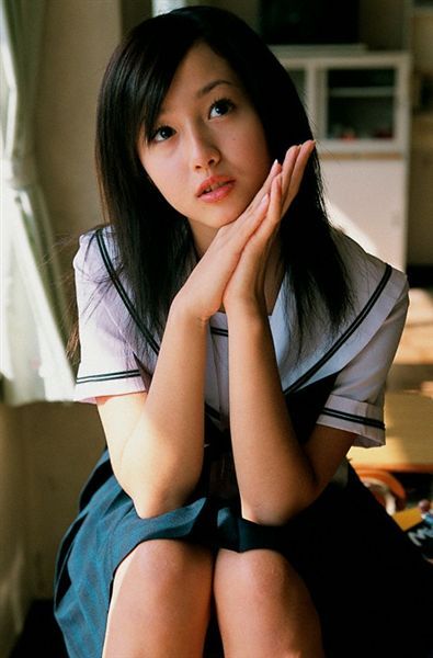 當年是國民女神！氣質女星憑藉「清純美顏爆紅」　卻遭負面新聞纏身「聲量一落千丈」