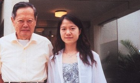 嫁大54歲尪！「她堅持早睡18年」只為丈夫身體　「老公如今快百歲」繼子讚：她是好女孩
