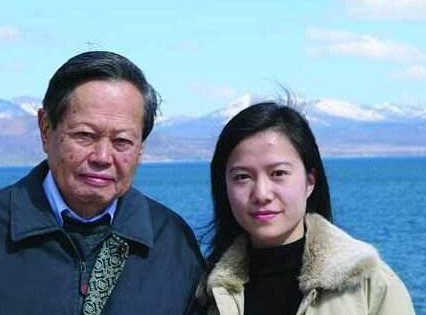 嫁大54歲尪！「她堅持早睡18年」只為丈夫身體　「老公如今快百歲」繼子讚：她是好女孩