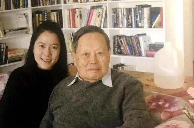 嫁大54歲尪！「她堅持早睡18年」只為丈夫身體　「老公如今快百歲」繼子讚：她是好女孩