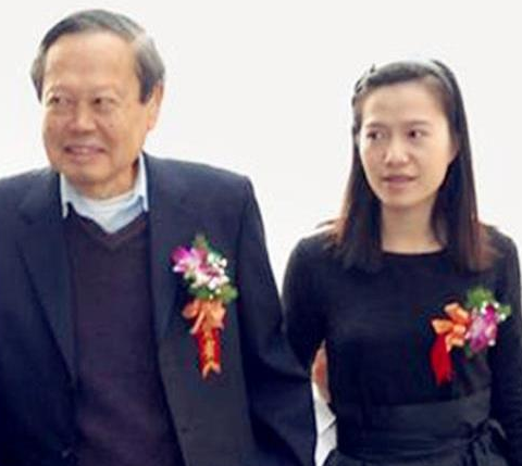 嫁大54歲尪！「她堅持早睡18年」只為丈夫身體　「老公如今快百歲」繼子讚：她是好女孩