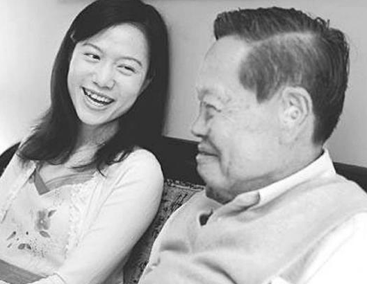 嫁大54歲尪！「她堅持早睡18年」只為丈夫身體　「老公如今快百歲」繼子讚：她是好女孩