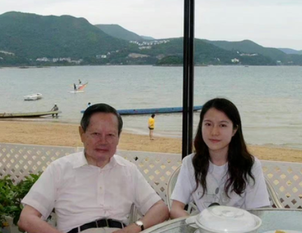 嫁大54歲尪！「她堅持早睡18年」只為丈夫身體　「老公如今快百歲」繼子讚：她是好女孩