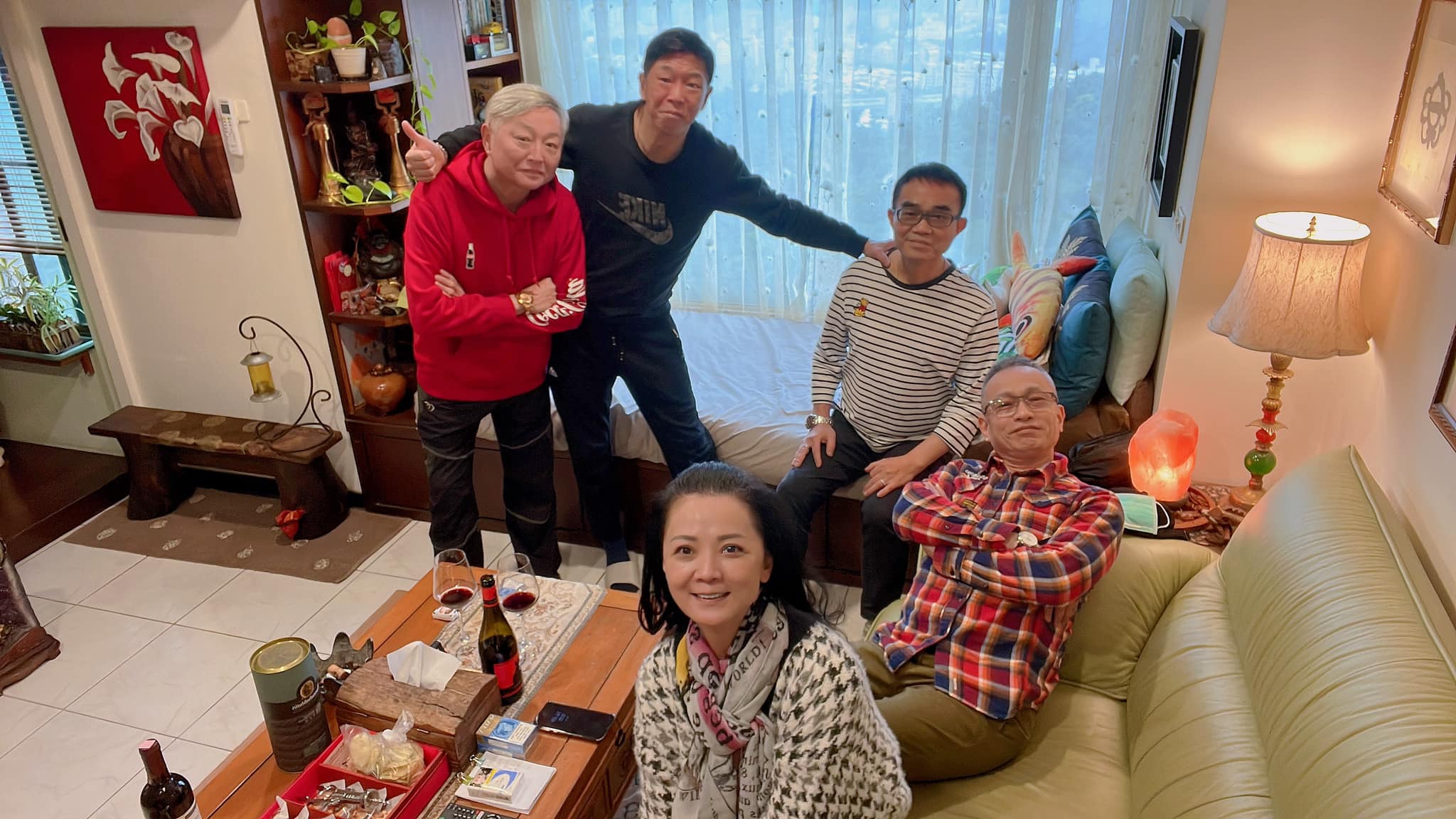 57歲男星爆「半年不良於行」！無奈清創也沒用「走一步痛一步」　「最新病況曝光」網湧入關心