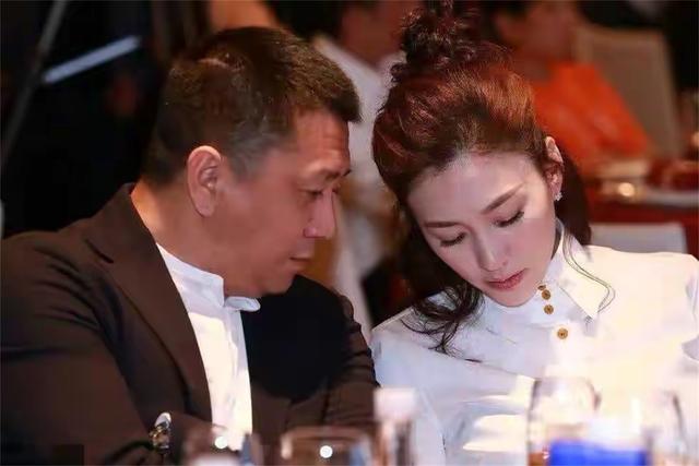 愛上已婚大咖想分手! 50歲影后「遭雇13人爆打」難受孕 今甜嫁「20億身家閨密」