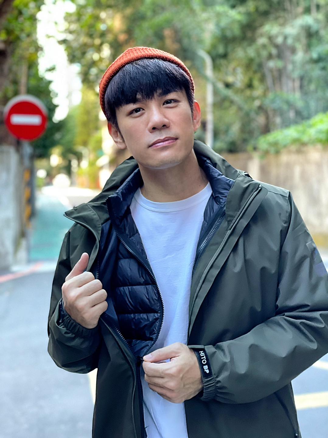 才剛同框拜年！陳志強「單親母突掛急診」他緊牽媽媽手　不捨喊話「最遺憾未說我愛您」