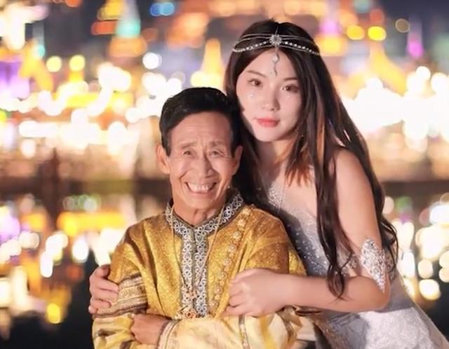 被親生父母丟草叢！50歲老翁「拾荒養大棄嬰」放棄姻緣　今成上億CEO「為養父賣掉公司」：餘生讓你享受