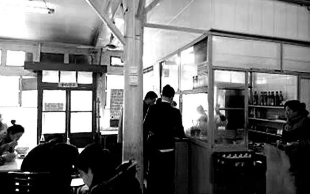 信守承諾！少年都市身無分文「暖阿姨掏零錢借他」　18年後千里迢迢還款「故意剩1元沒還」卻被讚爆