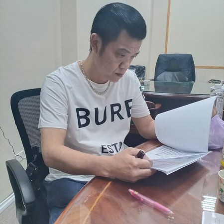 曾欠債近億！王三郎「夜市叫賣轉戰直播」日睡不到3小時　熬成天王「開口就吸粉」創千萬業績