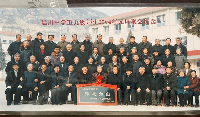 老同學你在嗎？80歲爺爺錯發簡訊「誤傳給陌生高中生」　意外變忘年之交「揭開動人往事」結局感動全網
