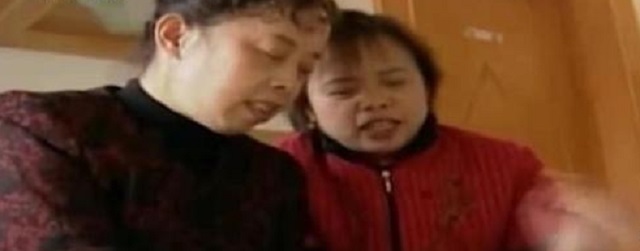 一模一樣！她們做閨蜜34年後「突然做DNA」竟是雙胞姐妹　揭開多年真相：狠心父決定「讓親母早逝」