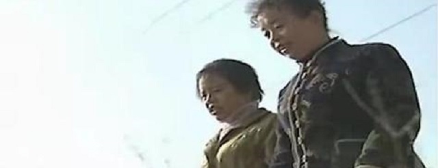 一模一樣！她們做閨蜜34年後「突然做DNA」竟是雙胞姐妹　揭開多年真相：狠心父決定「讓親母早逝」
