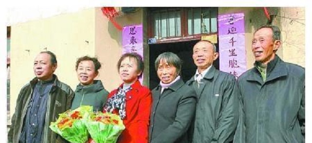一模一樣！她們做閨蜜34年後「突然做DNA」竟是雙胞姐妹　揭開多年真相：狠心父決定「讓親母早逝」