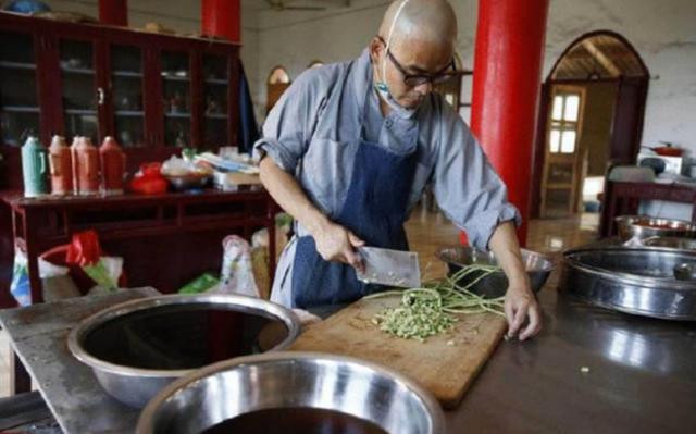 放棄百萬年薪！他愛情事業兩豐收「不顧妻子反對堅持出家」　了卻牽掛後「粗茶淡飯隱居山中」現況曝光