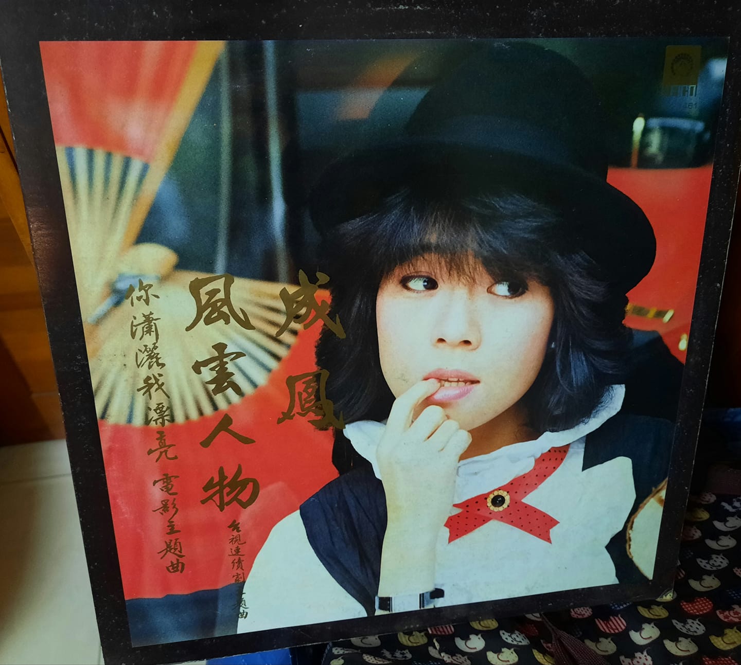 會填詞會譜曲！爆紅才女歌手「首首都是經典」消失多年去哪　鄰居鬆口「她瘦弱現身」：狀況不太好