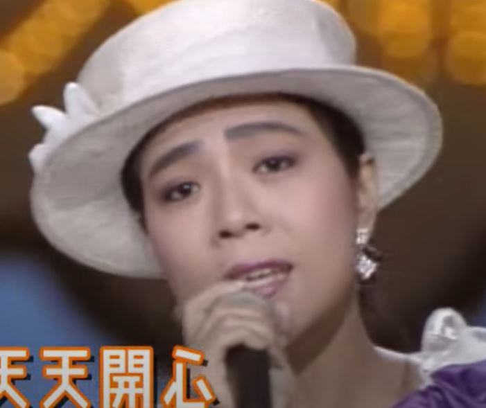 會填詞會譜曲！爆紅才女歌手「首首都是經典」消失多年去哪　鄰居鬆口「她瘦弱現身」：狀況不太好