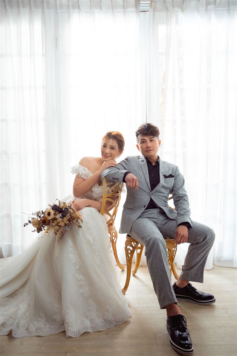 狂鏟30公斤披白紗！郭婷筠大婚「穿深V透視婚紗」辣翻　羞曝「二胎計畫」感動喊：老公對我是真愛❤