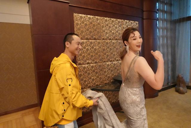 狂鏟30公斤披白紗！郭婷筠大婚「穿深V透視婚紗」辣翻　羞曝「二胎計畫」感動喊：老公對我是真愛❤