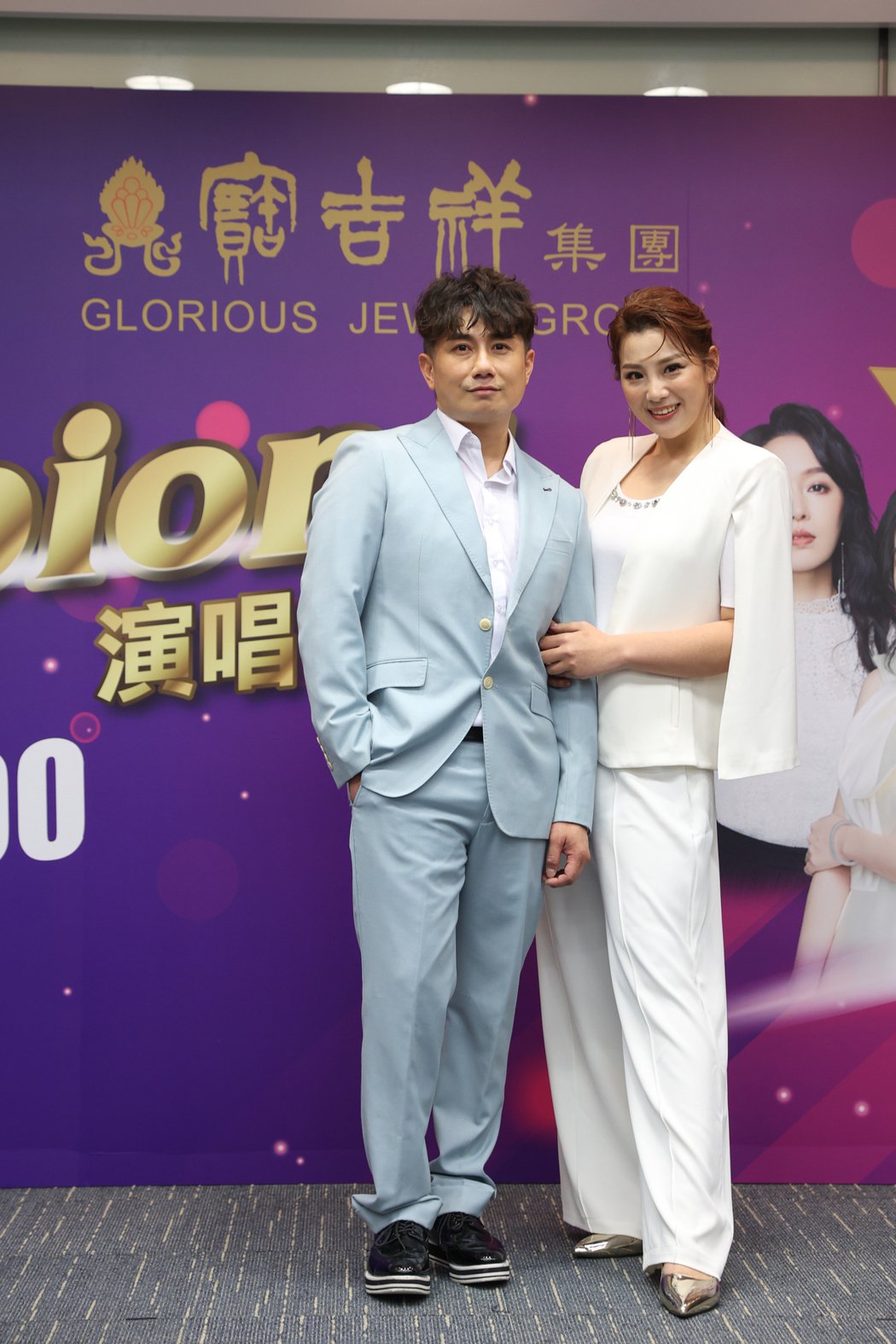 狂鏟30公斤披白紗！郭婷筠大婚「穿深V透視婚紗」辣翻　羞曝「二胎計畫」感動喊：老公對我是真愛❤