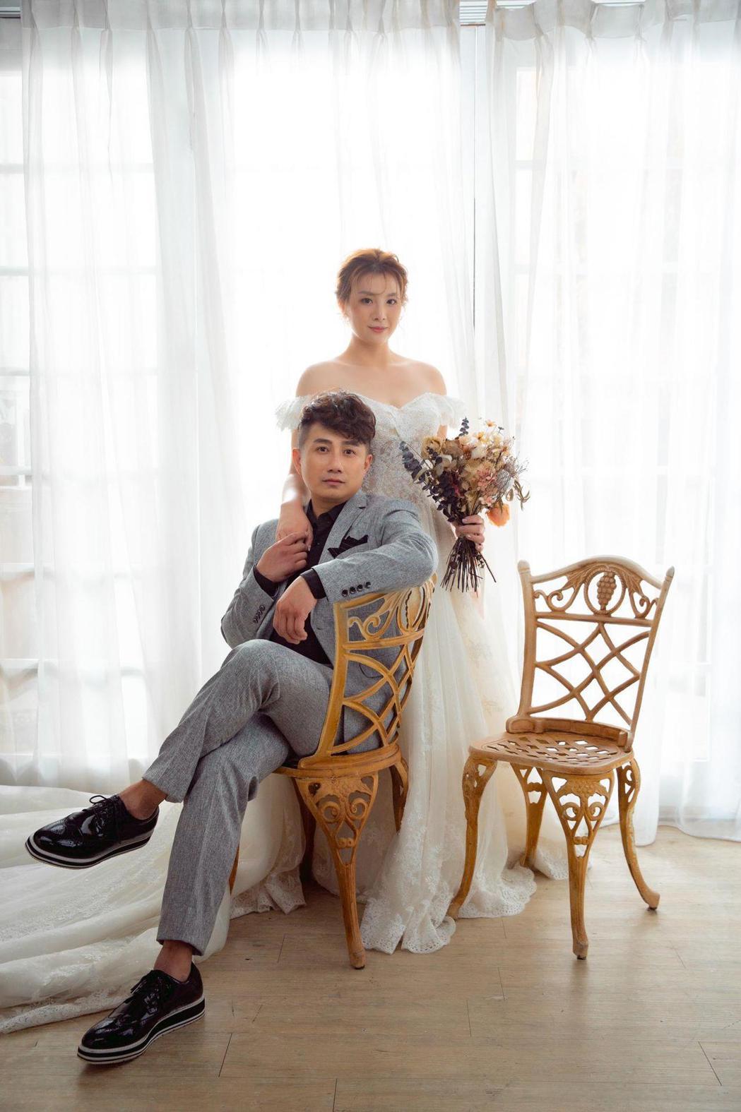狂鏟30公斤披白紗！郭婷筠大婚「穿深V透視婚紗」辣翻　羞曝「二胎計畫」感動喊：老公對我是真愛❤
