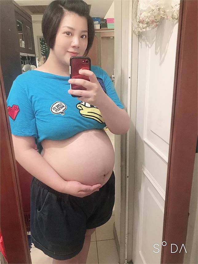 狂鏟30公斤披白紗！郭婷筠大婚「穿深V透視婚紗」辣翻　羞曝「二胎計畫」感動喊：老公對我是真愛❤
