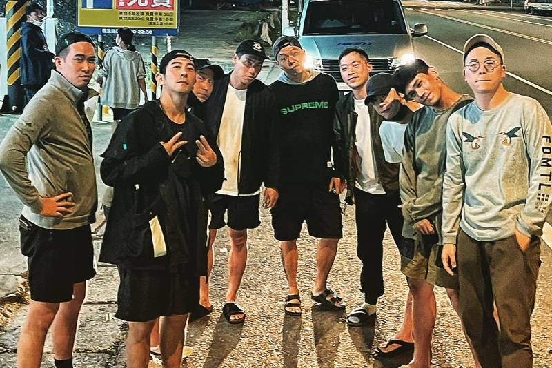 謝謝愛妻成全！修杰楷生日「自爆拋家棄子」揪8好友難忘花東行　「偷放閃賈靜雯」畫面甜到不行