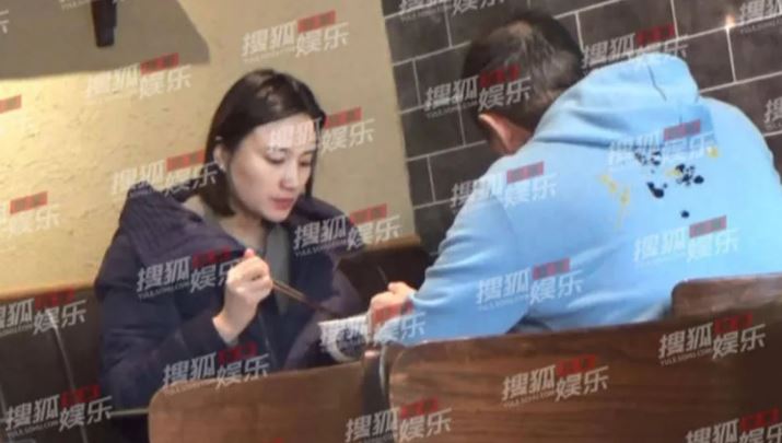 被譽「最佳前夫」！李亞鵬「甜護小19歲女友產檢」凸肚遮不住　離婚王菲9年爆再婚「鬆口回應了」