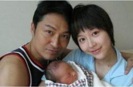 24歲未婚先孕！她嫁影帝尪相愛10年卻「慘被拋棄」　如今「1人帶2孩子」近況曝光