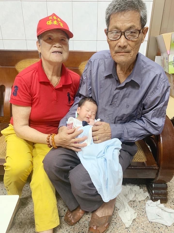 家中僅剩媽媽一人！楊哲「砸百萬孝親」誓言給媽媽最好的　父走後「他健康也亮紅燈」為兩兒努力撐住