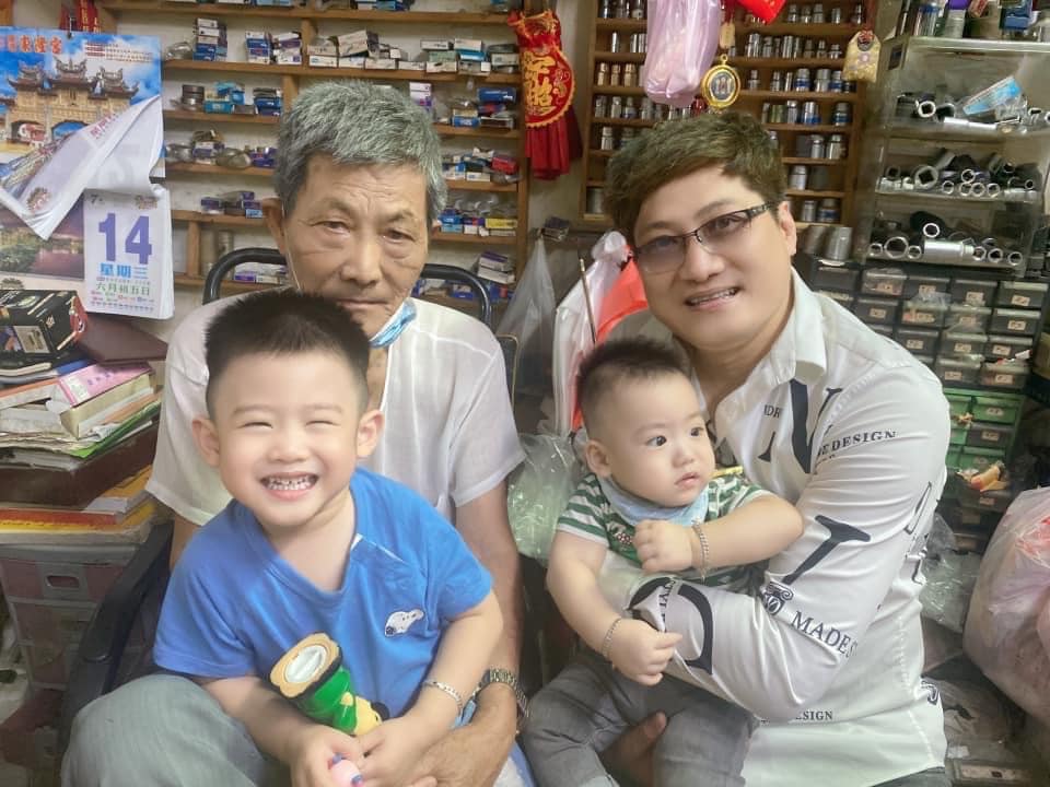 家中僅剩媽媽一人！楊哲「砸百萬孝親」誓言給媽媽最好的　父走後「他健康也亮紅燈」為兩兒努力撐住